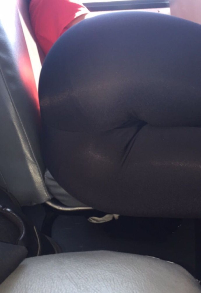 Пожилые женщины в транспорте