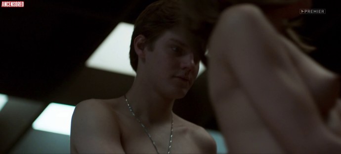 Юлия Пересильд край баня