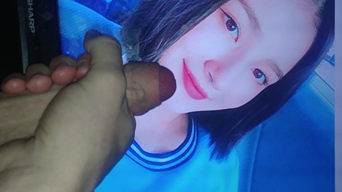 Nancy MOMOLAND переодевается