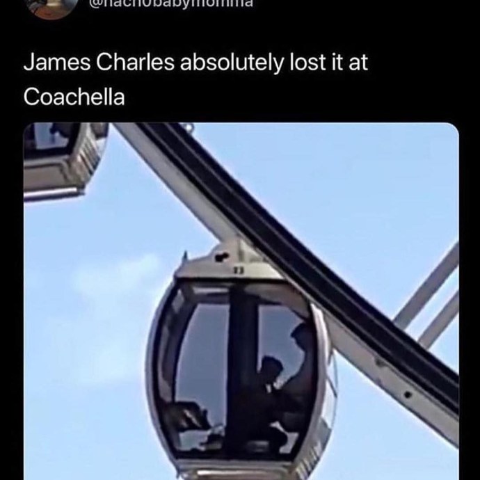 Разделась на колесе обозрения