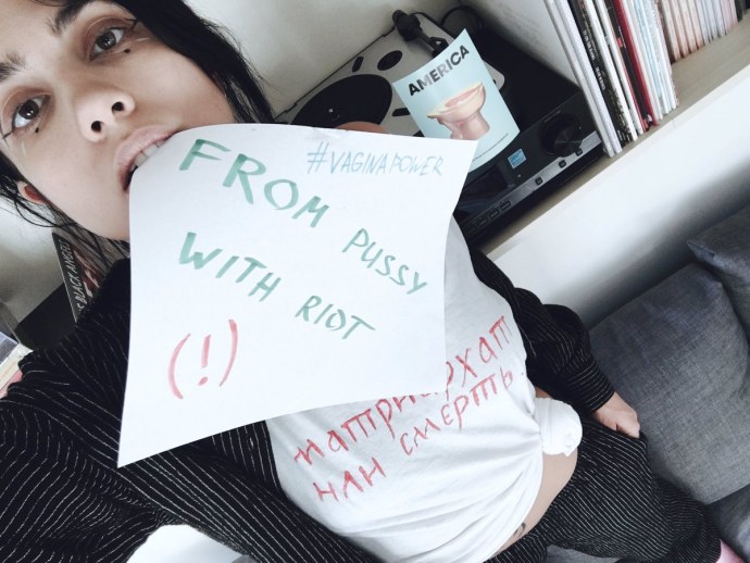 Надя Толоконникова тараканы