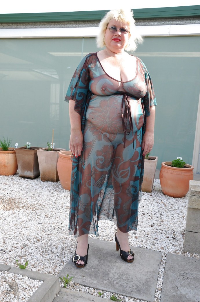 Матюра Гранни ббв в прозрачном платье