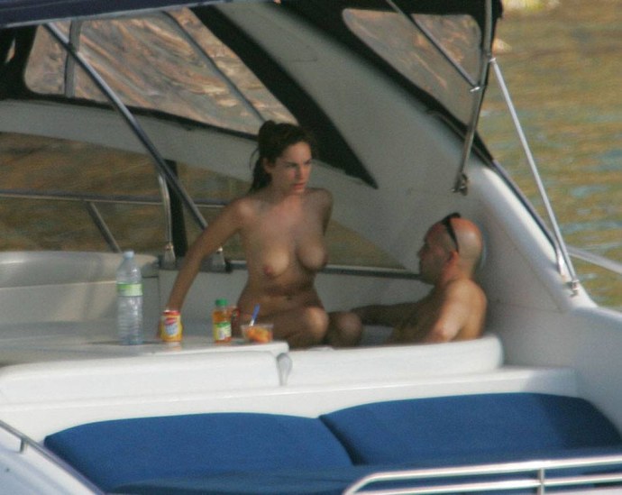 Келли Брук ради выживания