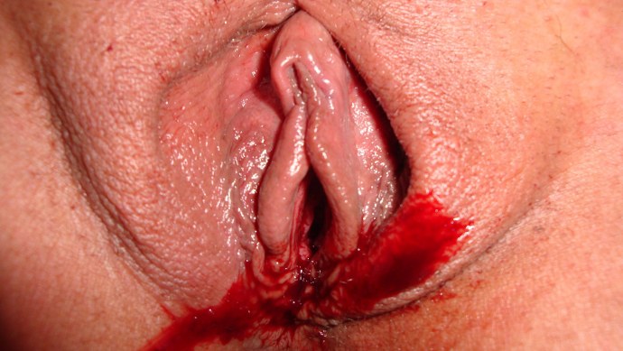 Женщины в трусиках с прокладкой