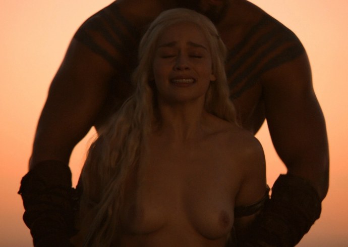 Igri prestolov Эмилии Кларк golaya