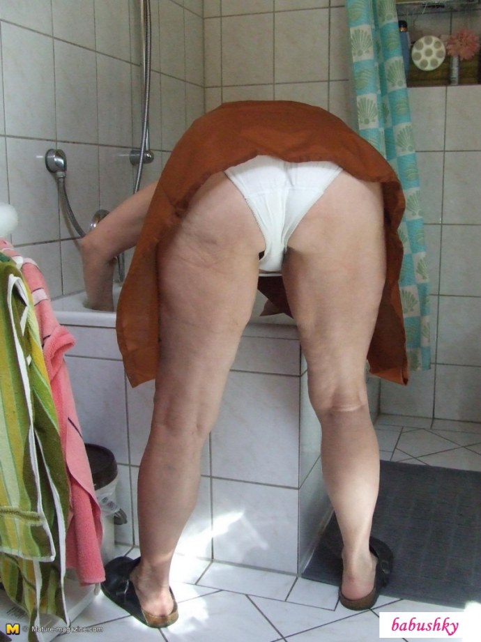 Пьяные бабушки без трусов