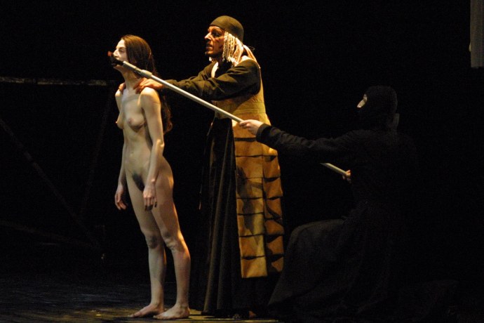 Бразильский театр oficina Uzyna Uzona