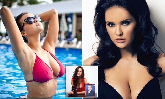 Медсестра в прозрачном костюме