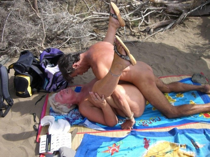 Голые пожилые бабы на пляже