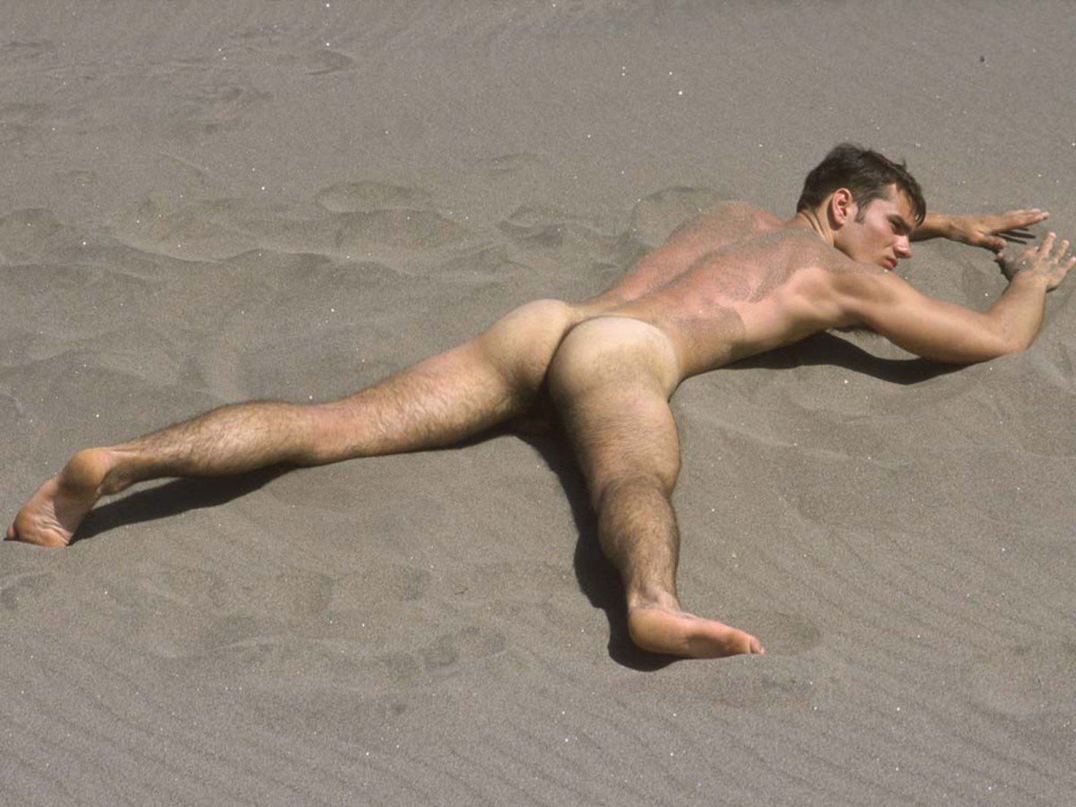 мужики на пляже отдыхают голыми фото 70