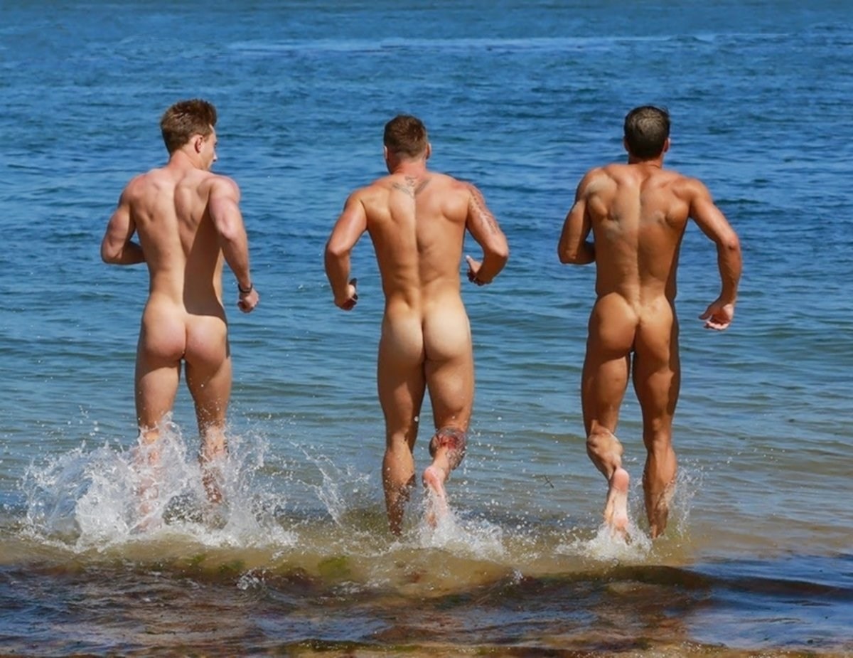 фото мужики на голом пляже фото 100
