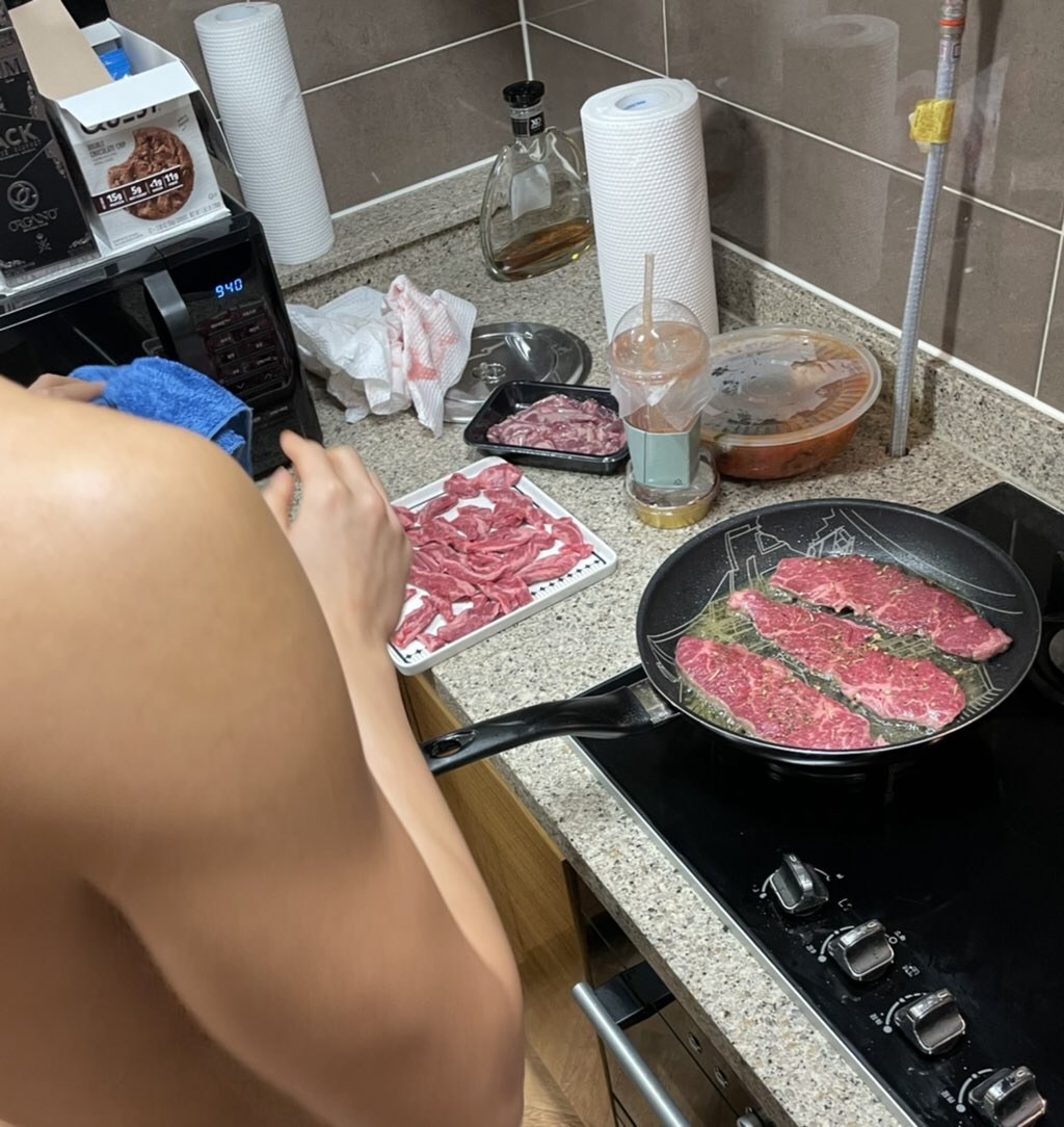 порно готовит еду фото 58