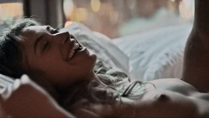 Имоген Дайер грудь