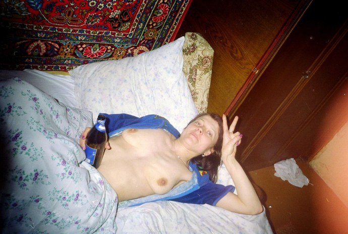 Пьяные голые женщины в деревне