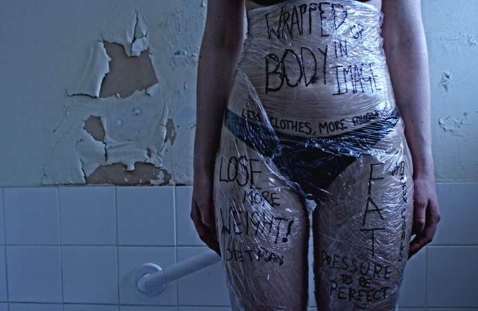 Унизительные надписи на телах