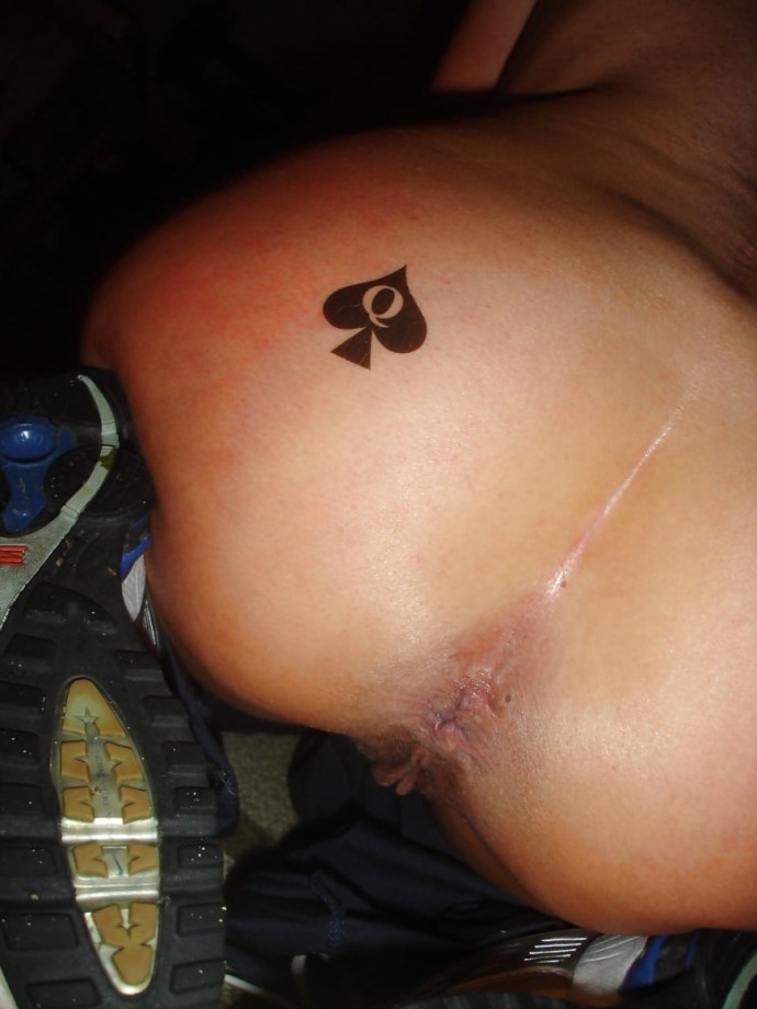 Трах с наколкой на пояснице