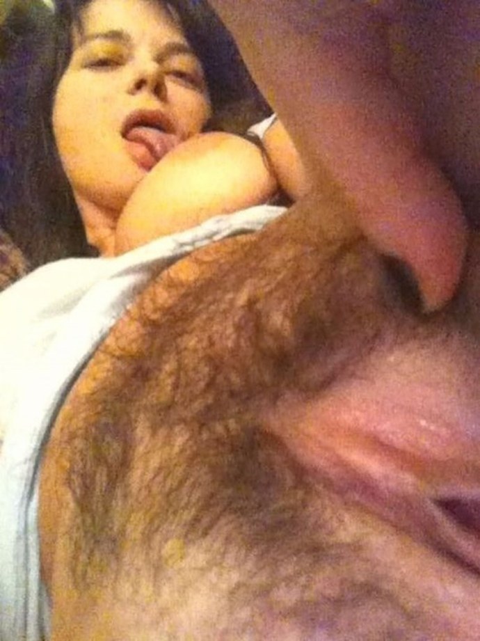 Сосущая Наташа Королева