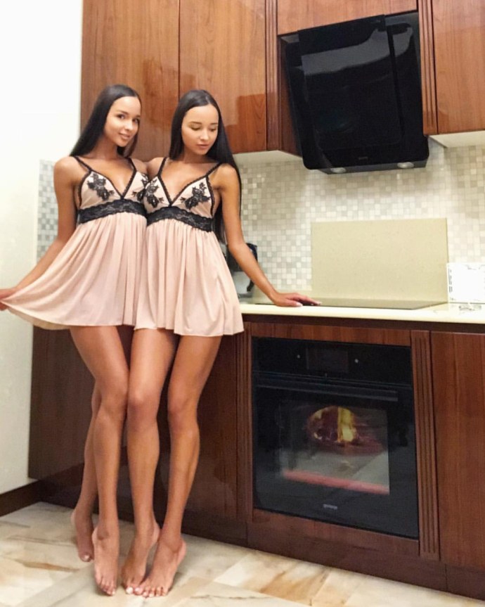 Adelalinka Twins