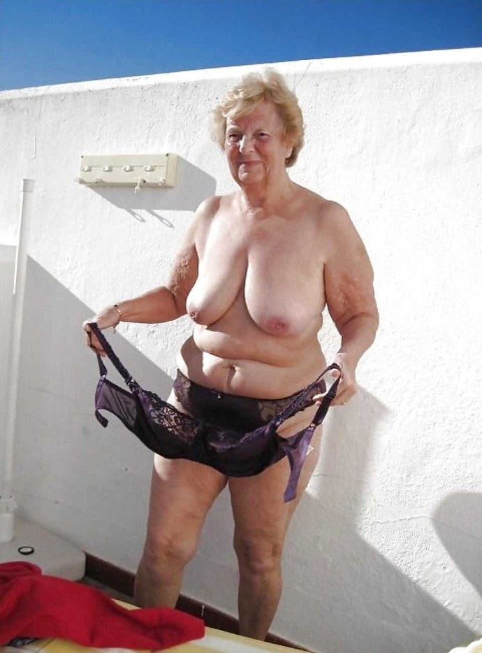 Бабушки в эротических купальниках