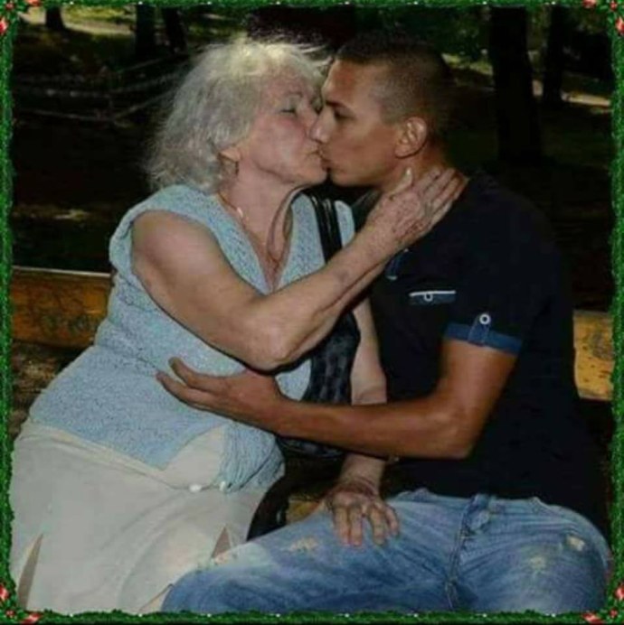 Старая с молодым человеком