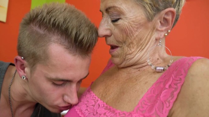 Жирная старуха и молодой