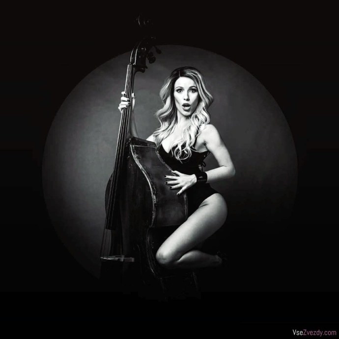 Виктория Маслова в купальнике