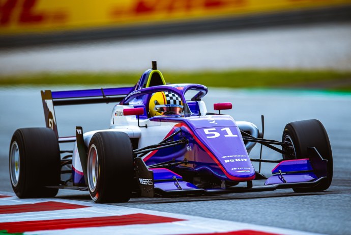 Марина Шамаева гонщица