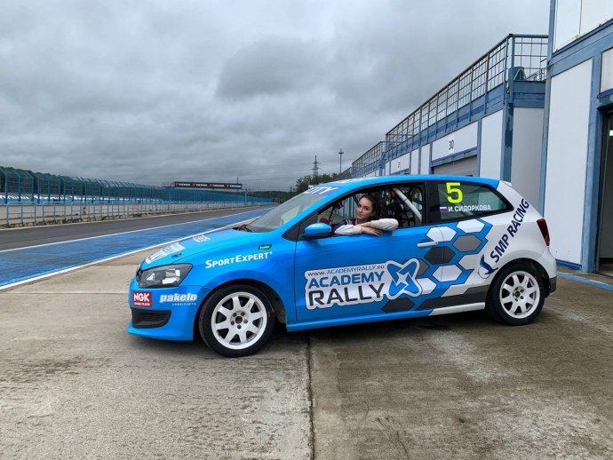 Даника Патрик гонщица