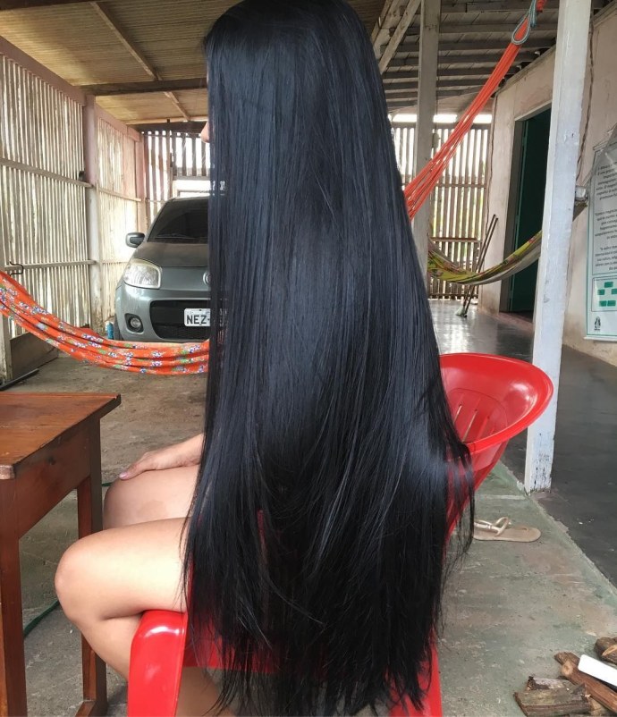 Очень длинные черные волосы