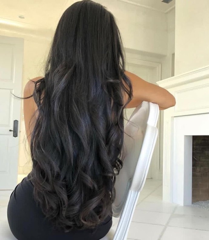 Длинные темные волосы