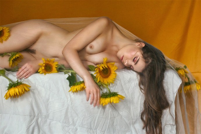 Busty Shaved brunette Oxana Chic with open pussy