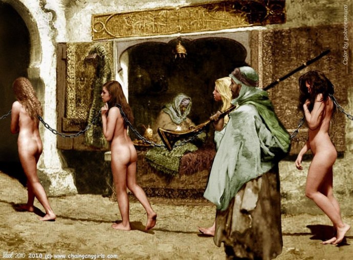 Голые женщины перед казнью