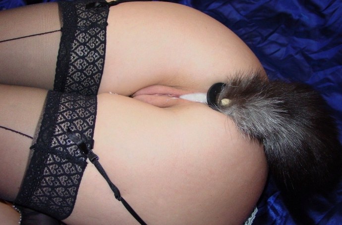 Девочка с анальным хвостиком