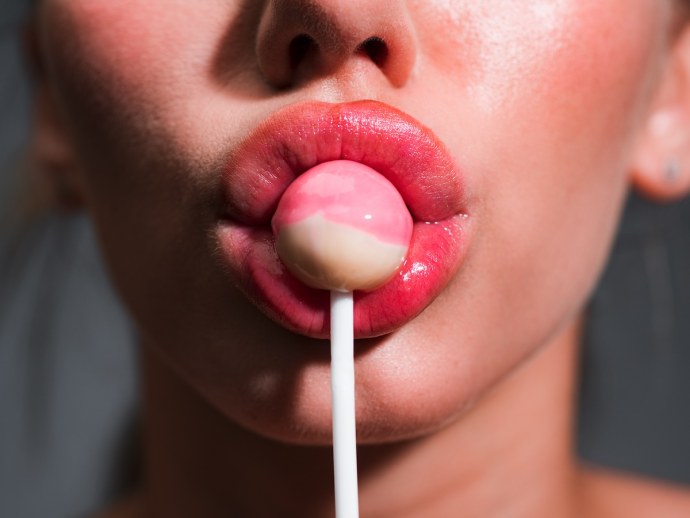 Рот с Чупа чупсом