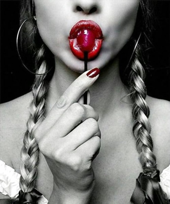 Девушка и Чупа Чупс