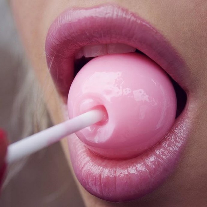 Рот с Чупа чупсом