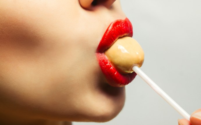 Девочка с чупачупсом