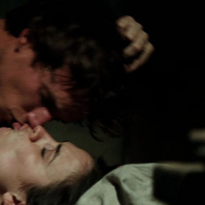 Столпы земли Хейли Этвелл сцены