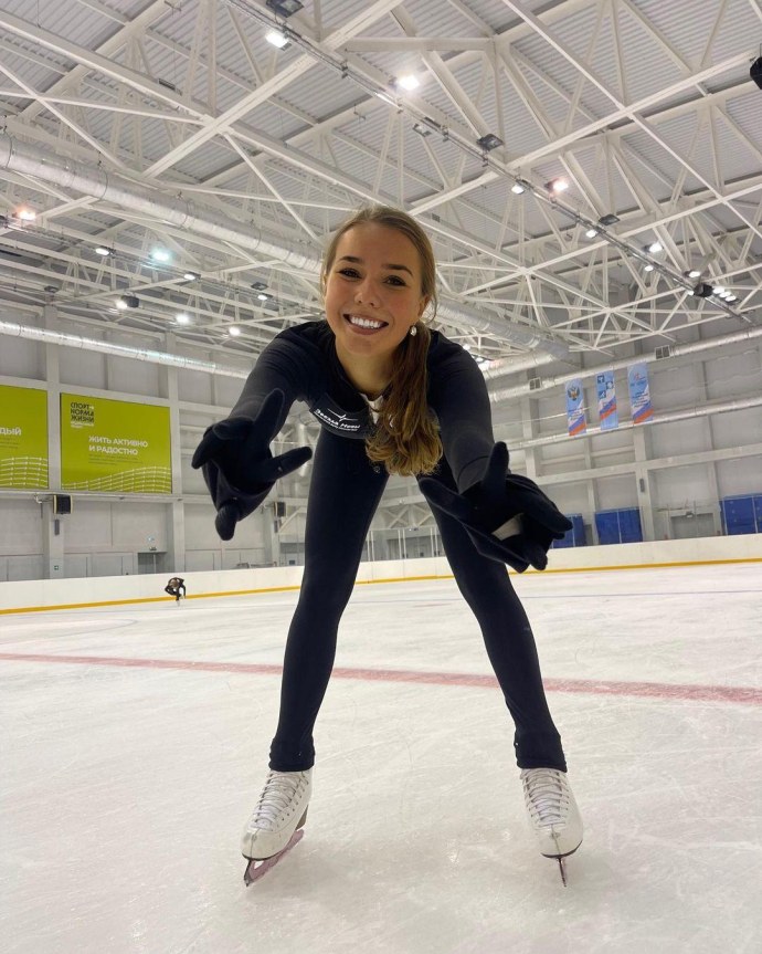 Елизавета Нугуманова в купальнике