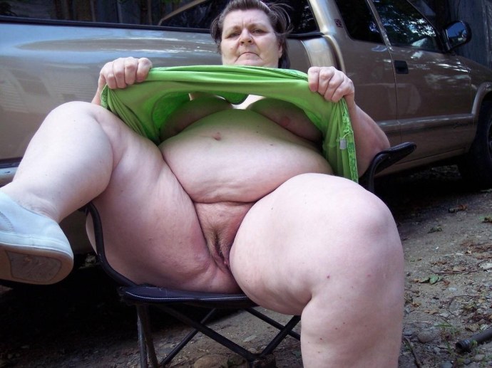 Толстые женщины без трусов