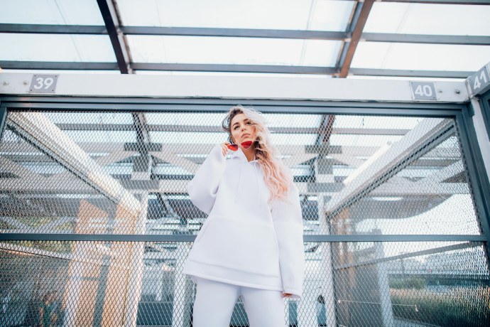 Лобода с кудряшками 2021