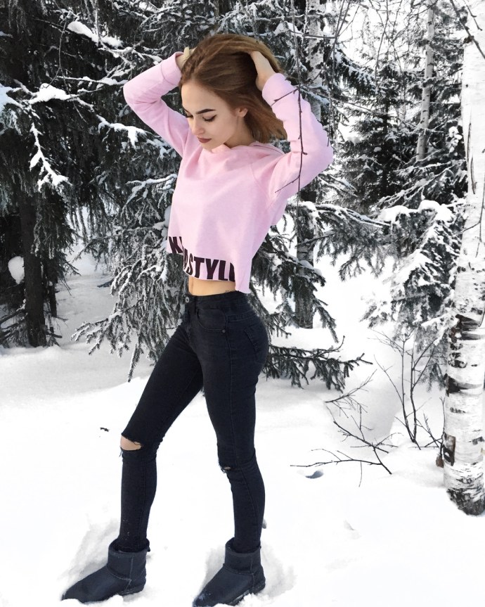 Настя Усеева в полный рост 2020