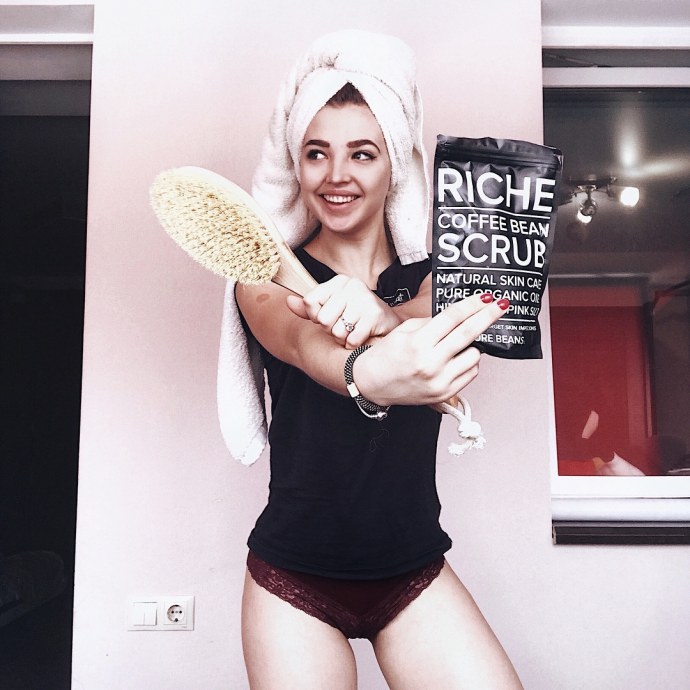 Аня Покров слив