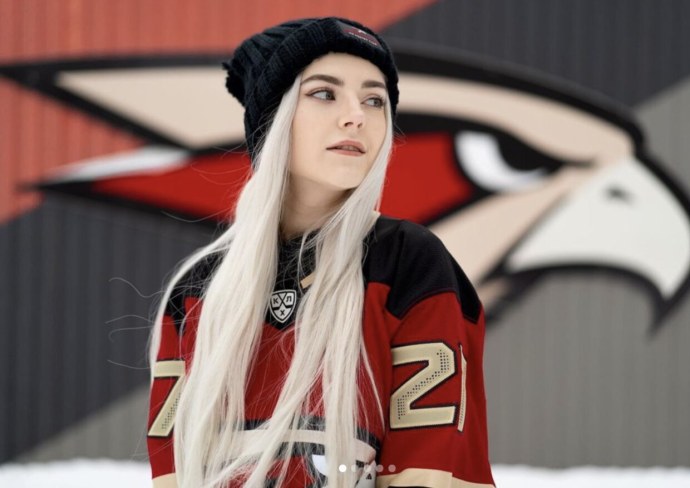 Ева Эльфи Авангард