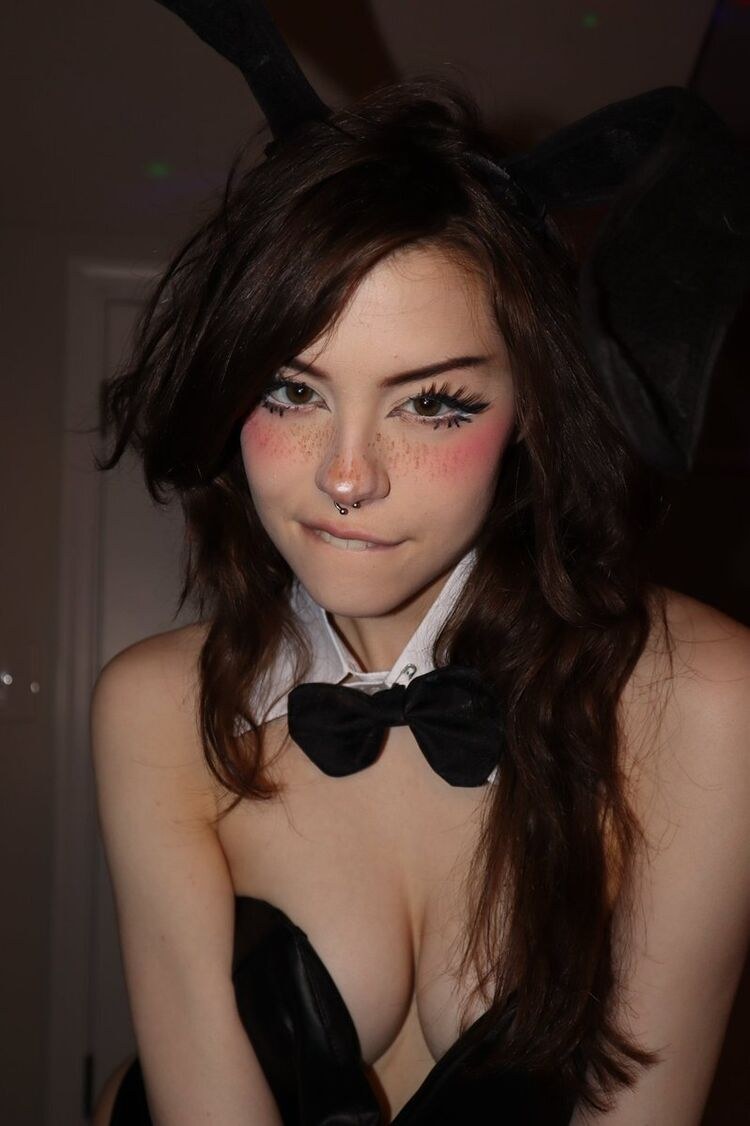 HANNAHOWO онлифанс