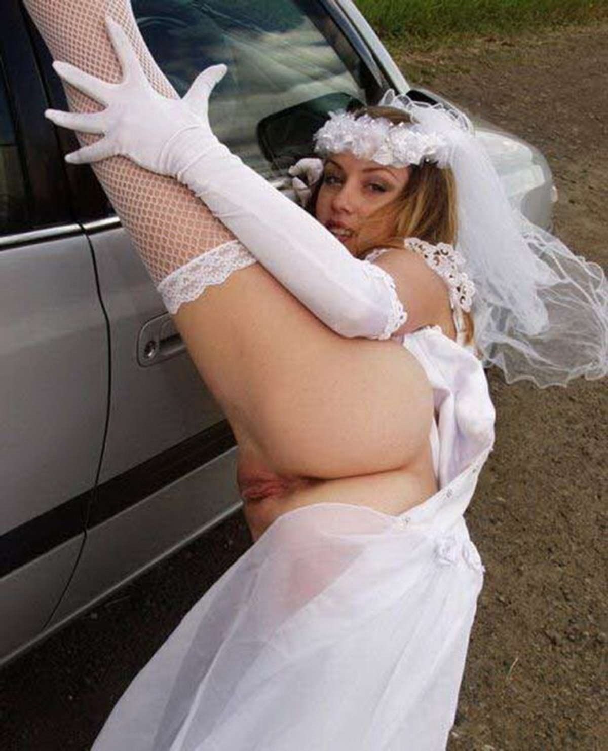 Голые невесты в любительской эротике (40 фото)