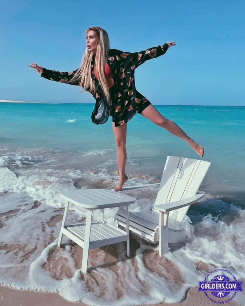 Машина Карины кросс Гелик