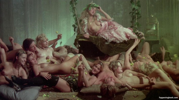 Малкольм МАКДАУЭЛЛ голый калигула