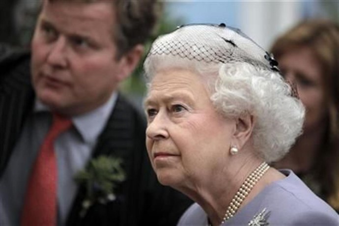 Королева Елизавета рептилоид