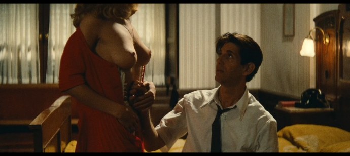 Грета Скакки голая в фильме